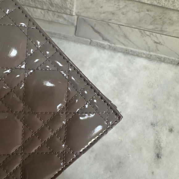 ❤️SOLD❤️Dior Clutch WOC on silver chain Gray/Lilac Neutral color patent - Picture 16 of 16